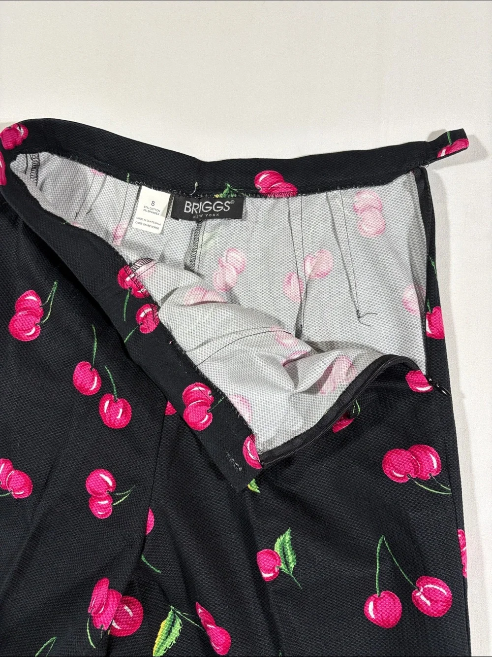 Briggs New York Black Cherry Print Capris size 8